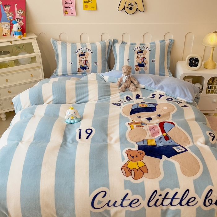 91家纺网 家纺一手货源 找家纺 丝羽坊 2025新款A类大版牛奶绒印花四件套 布偶熊