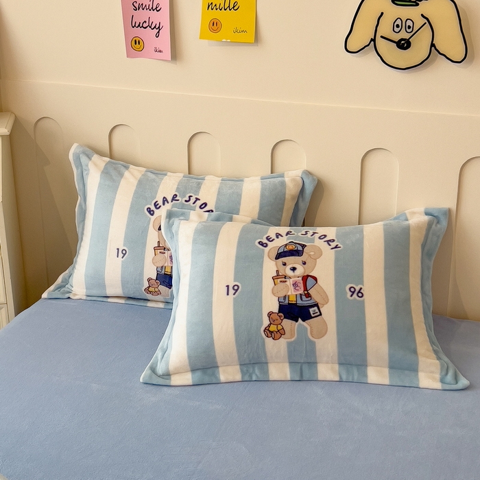 91家纺网 家纺一手货源 找家纺 丝羽坊 2025新款A类大版牛奶绒印花四件套 布偶熊