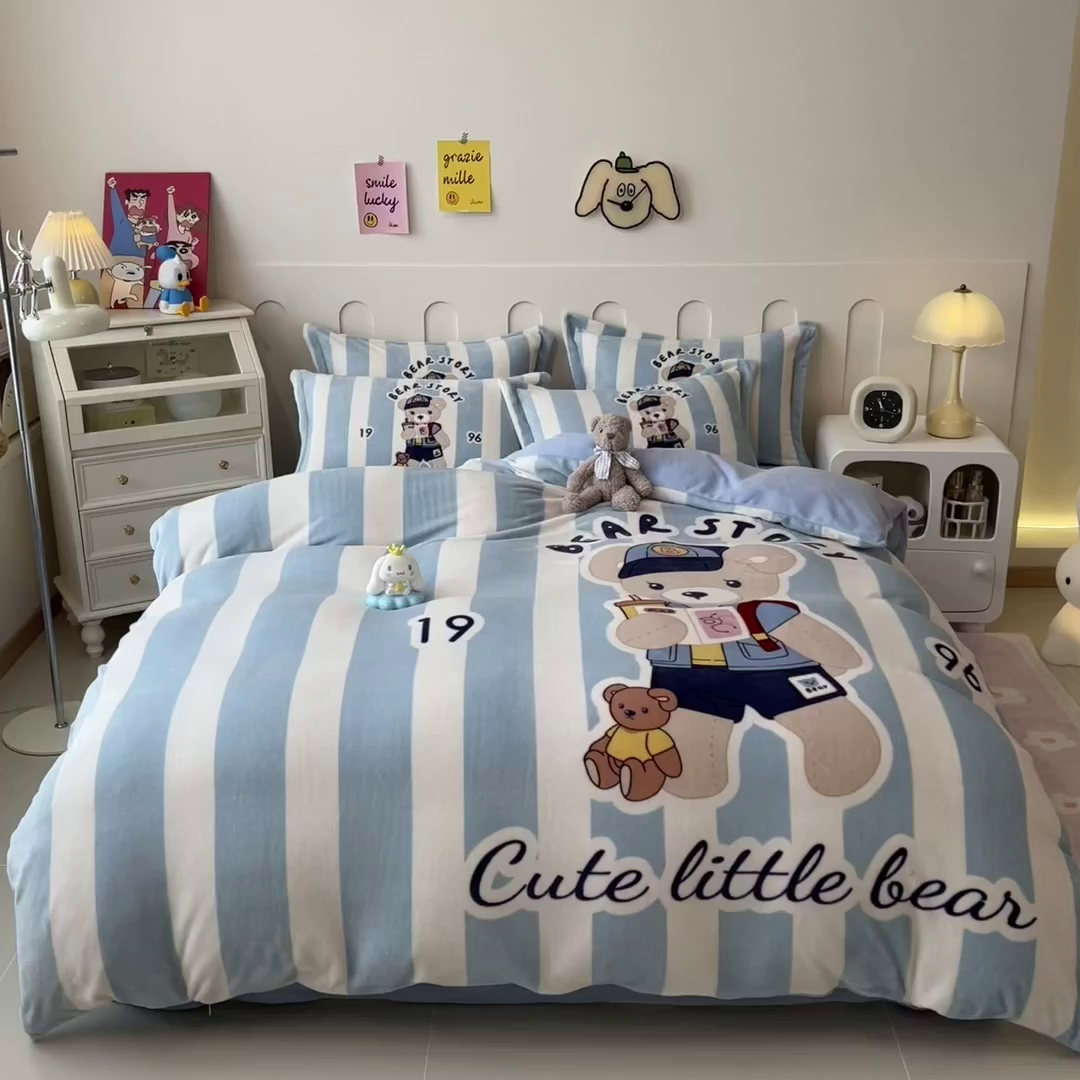 91家纺网 家纺一手货源 找家纺 丝羽坊 2025新款A类大版牛奶绒印花四件套 布偶熊