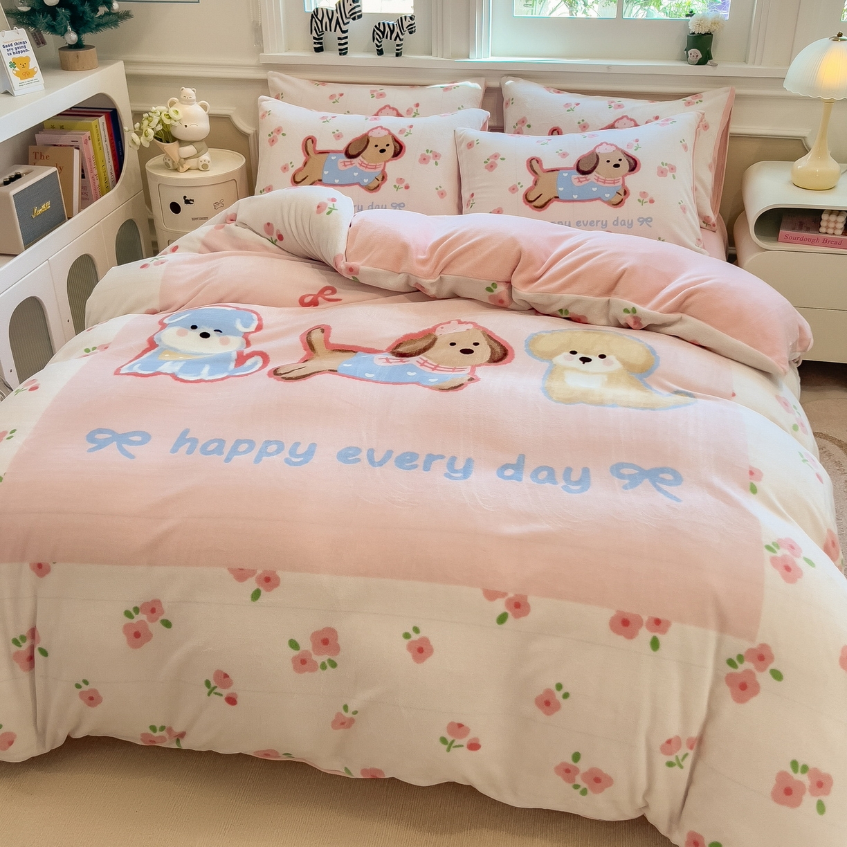 丝羽坊 2025新款A类大版牛奶绒印花四件套 快乐家族