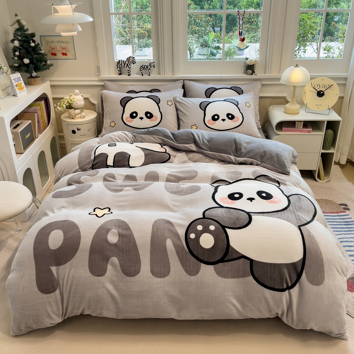 91家纺网 家纺一手货源 找家纺 丝羽坊 2025新款A类大版牛奶绒印花四件套 萌萌熊猫