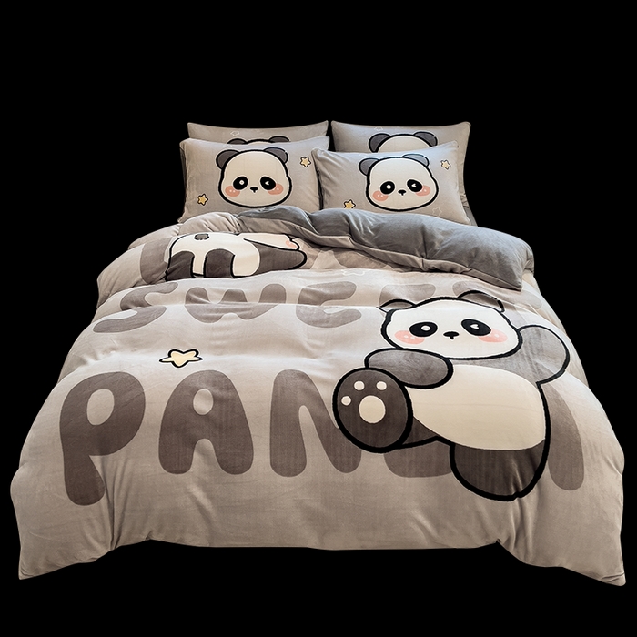 91家纺网 家纺一手货源 找家纺 丝羽坊 2025新款A类大版牛奶绒印花四件套 萌萌熊猫