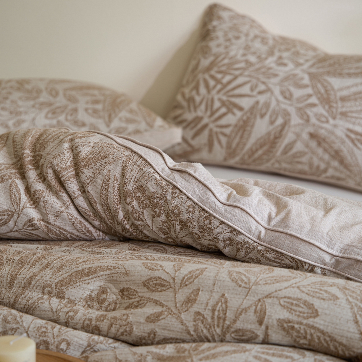 91家纺网 家纺一手货源 找家纺 一加一 2025新款棉麻大提花抗菌被子被芯 繁花-卡其