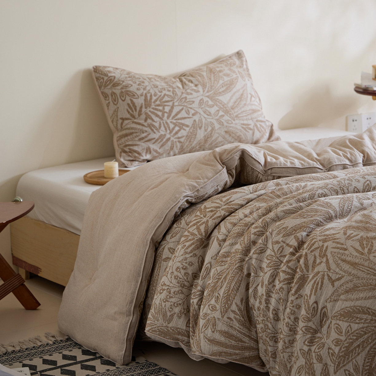 91家纺网 家纺一手货源 找家纺 一加一 2025新款棉麻大提花抗菌被子被芯 繁花-卡其