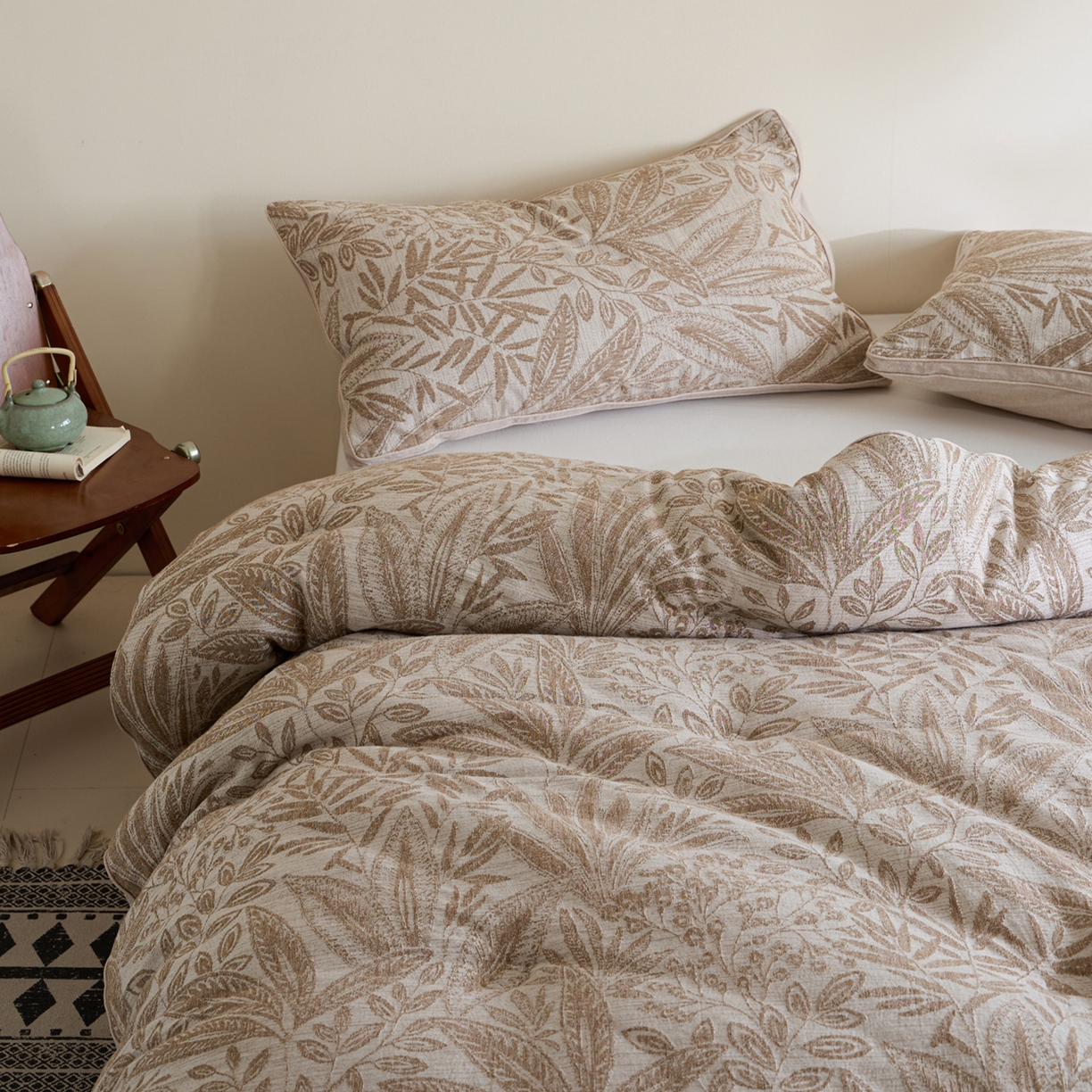 91家纺网 家纺一手货源 找家纺 一加一 2025新款棉麻大提花抗菌被子被芯 繁花-卡其