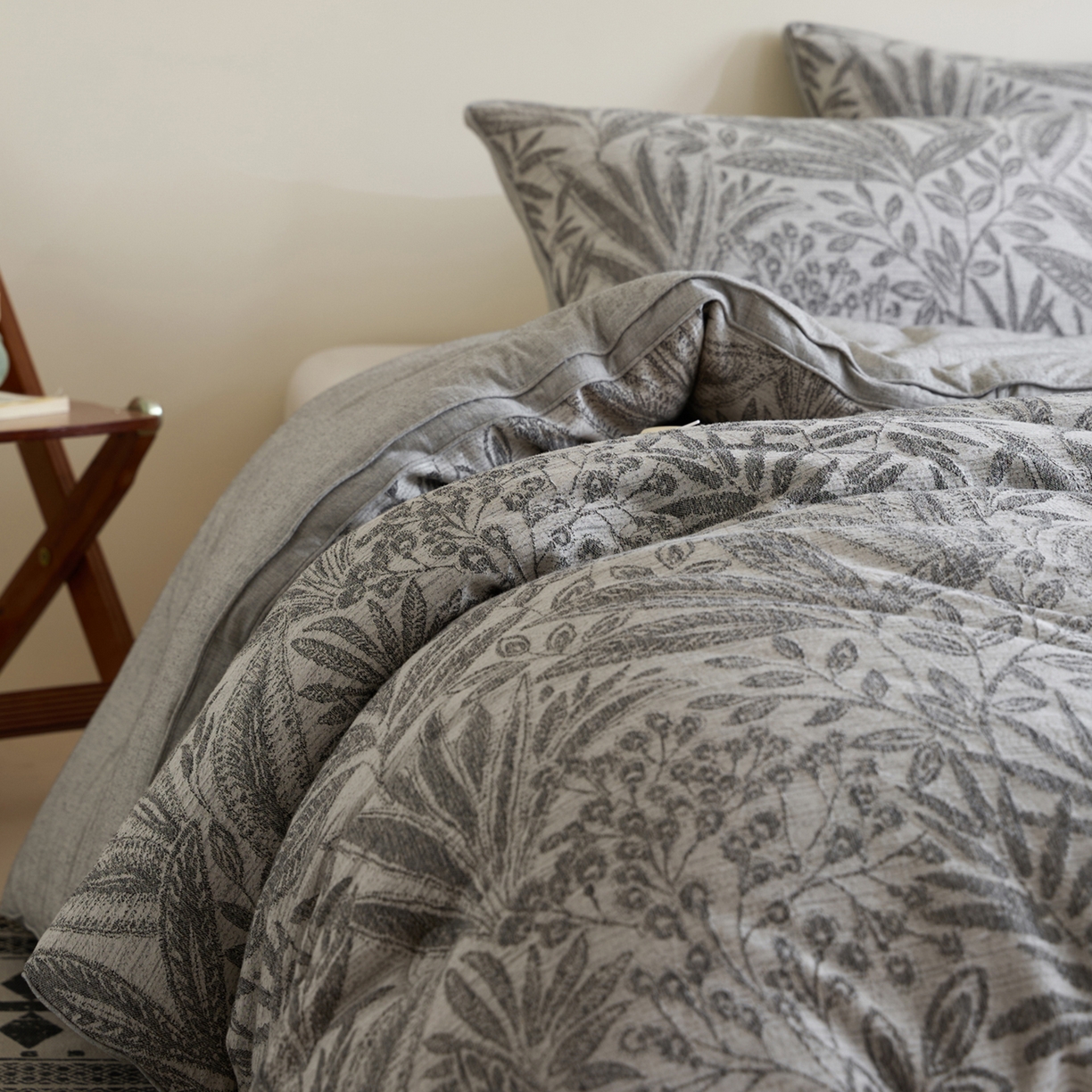 91家纺网 家纺一手货源 找家纺 一加一 2025新款棉麻大提花抗菌被子被芯 繁花-石青