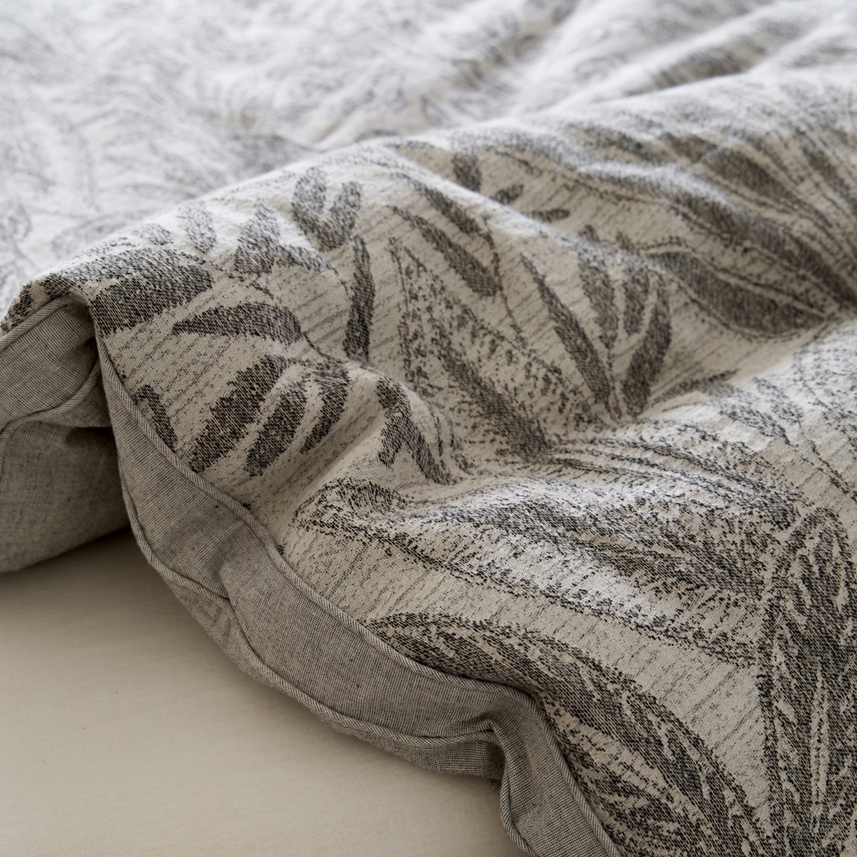 91家纺网 家纺一手货源 找家纺 一加一 2025新款棉麻大提花抗菌被子被芯 繁花-石青