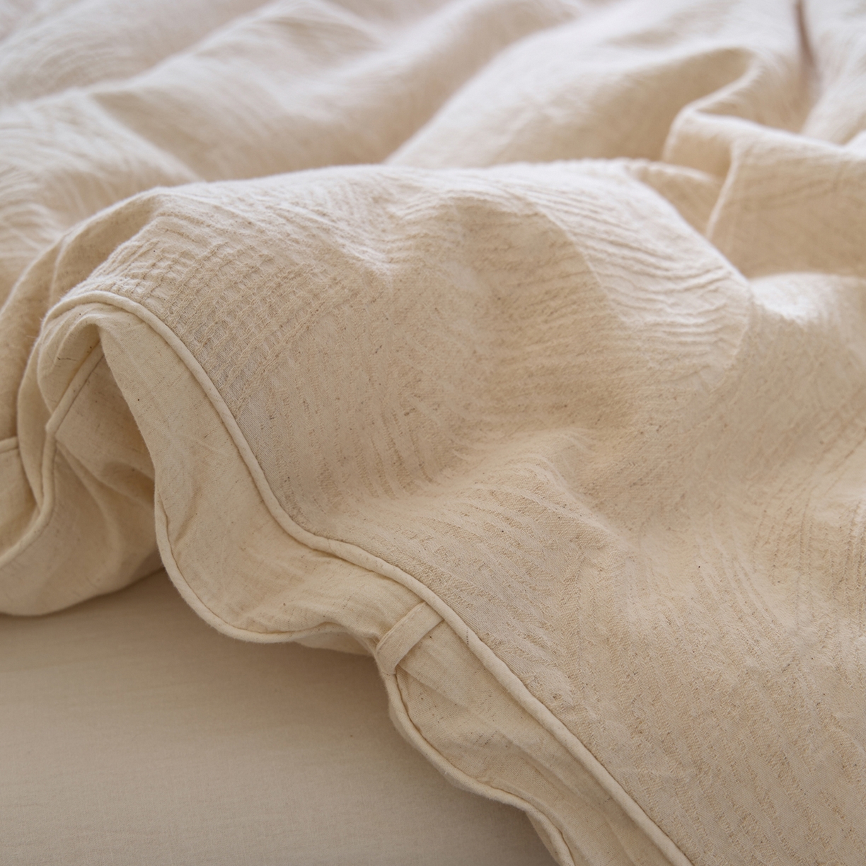 91家纺网 家纺一手货源 找家纺 一加一 2025新款棉麻大提花抗菌被子被芯 浮光织影