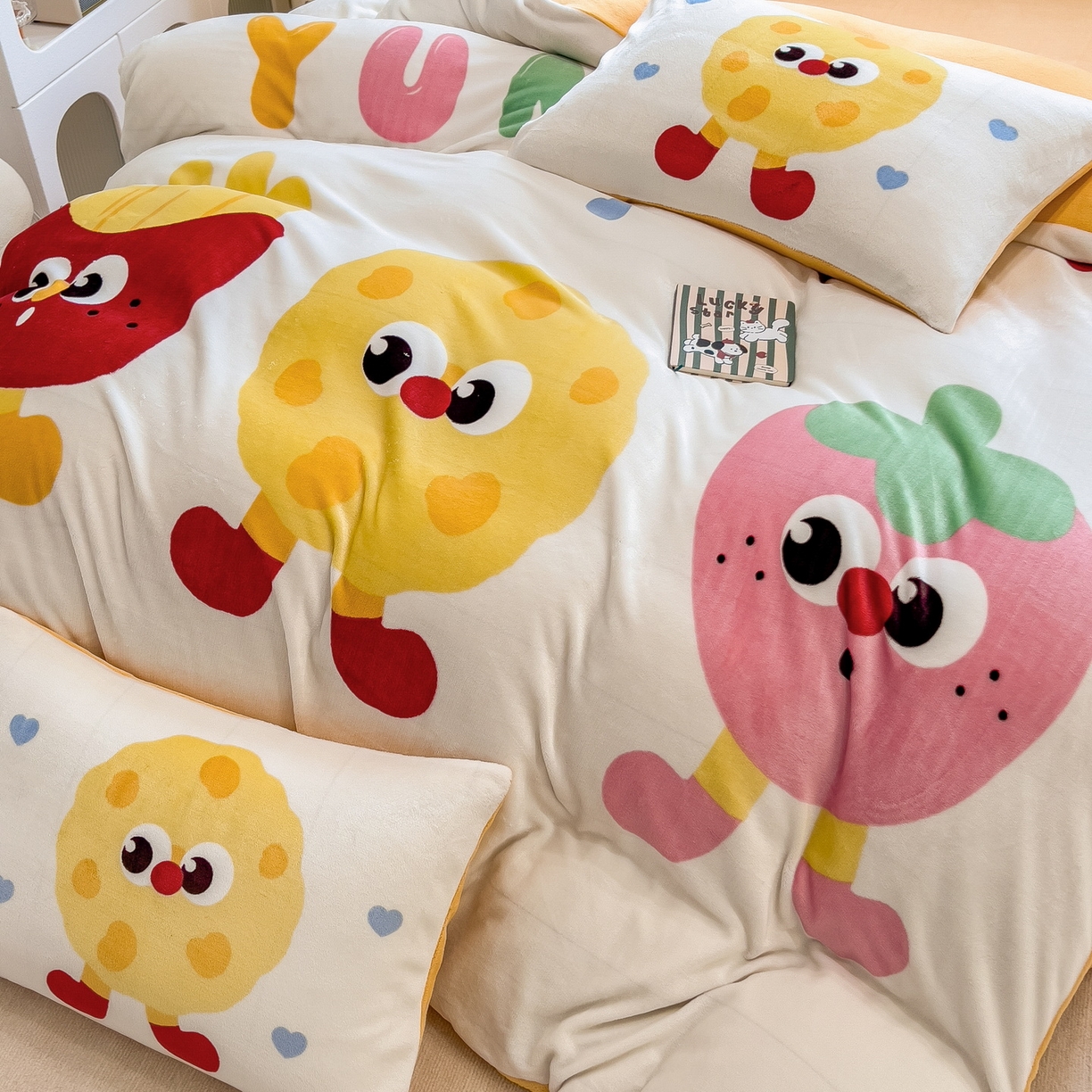 91家纺网 家纺一手货源 找家纺 丝羽坊 2025新款A类大版牛奶绒印花四件套 甜甜圈