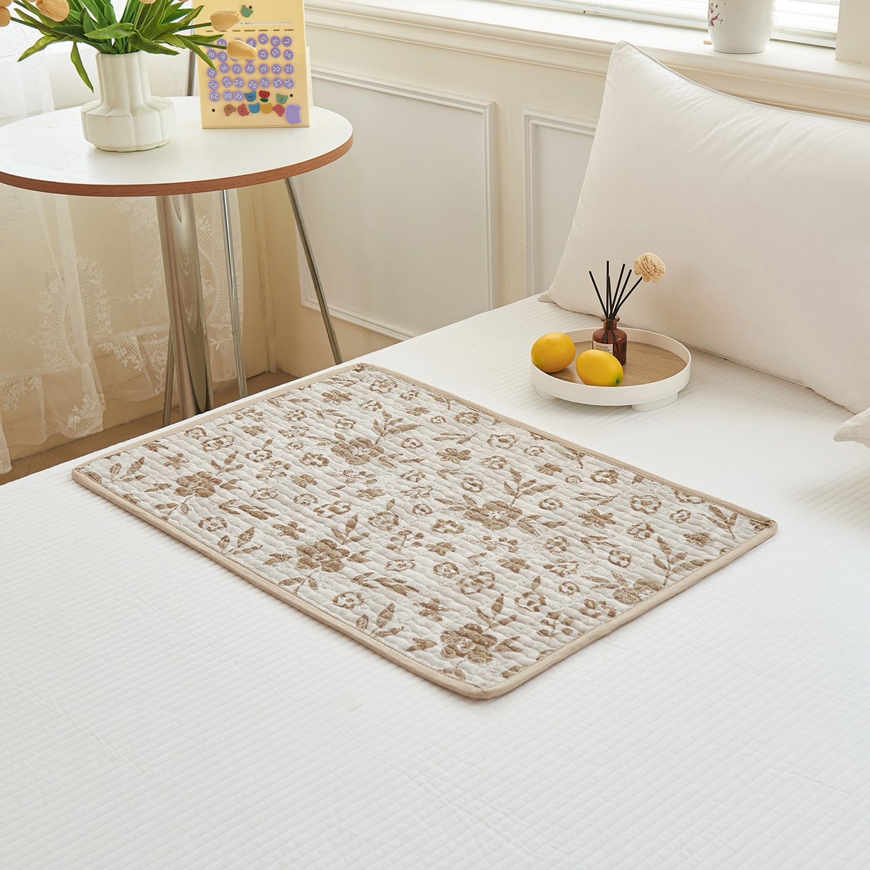 91家纺网 家纺一手货源 找家纺 拾小柒 2025年新款全棉双层纱防水隔脏姨妈垫护理垫隔尿垫 忘忧草咖（防水款）