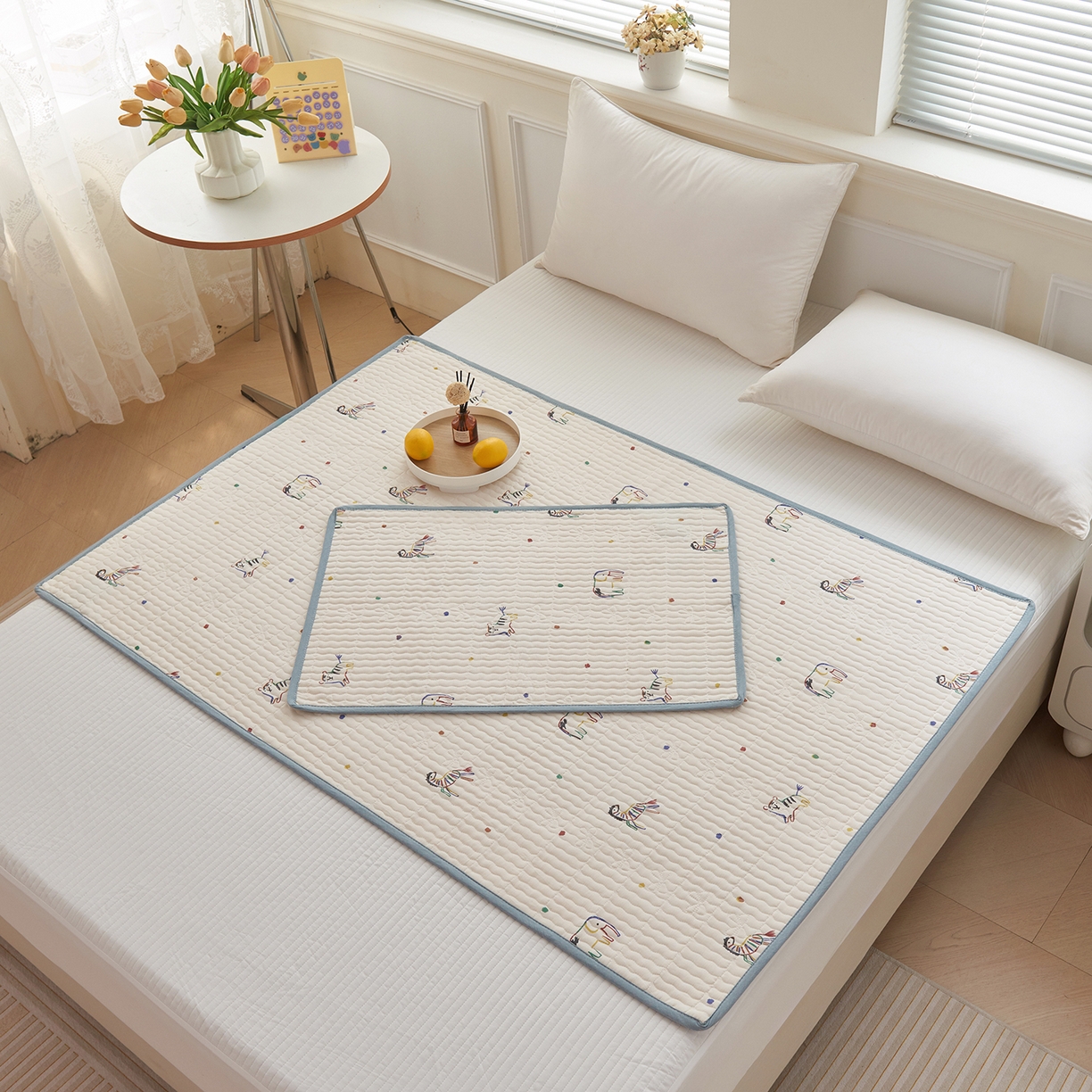 91家纺网 家纺一手货源 找家纺 拾小柒 2025年新款全棉双层纱防水隔脏姨妈垫护理垫隔尿垫 七彩童年（防水款）