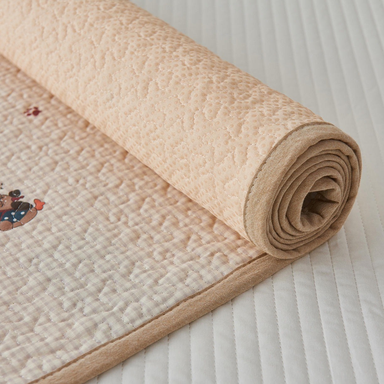 91家纺网 家纺一手货源 找家纺 拾小柒 2025年新款全棉双层纱防水隔脏姨妈垫护理垫隔尿垫 格子狗米（透气款）