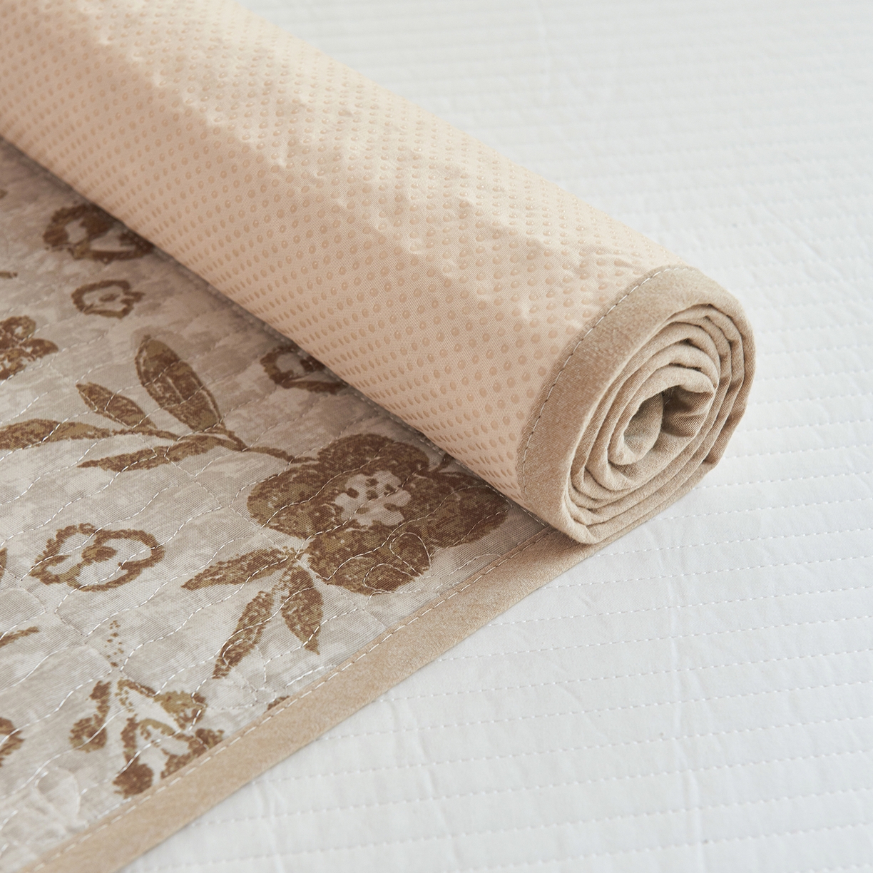 91家纺网 家纺一手货源 找家纺 拾小柒 2025年新款全棉双层纱防水隔脏姨妈垫护理垫隔尿垫 忘忧草咖（防水款）