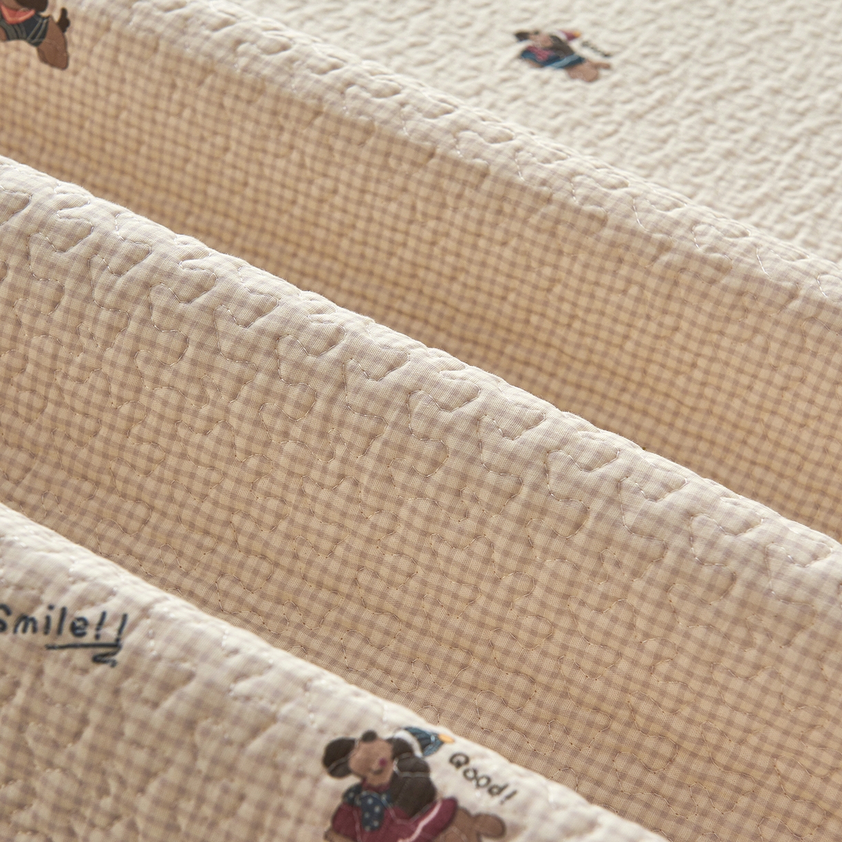 91家纺网 家纺一手货源 找家纺 拾小柒 2025年新款全棉双层纱防水隔脏姨妈垫护理垫隔尿垫 格子狗米（透气款）