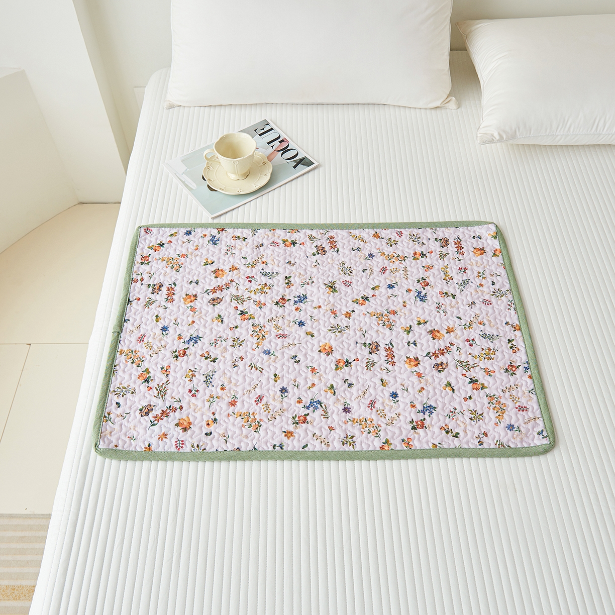 91家纺网 家纺一手货源 找家纺 拾小柒 2025年新款全棉双层纱防水隔脏姨妈垫护理垫隔尿垫 春色满园（透气款）