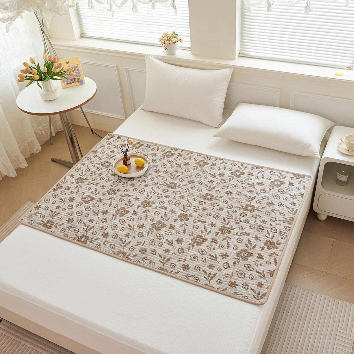 91家纺网 家纺一手货源 找家纺 拾小柒 2025年新款全棉双层纱防水隔脏姨妈垫护理垫隔尿垫 忘忧草咖（防水款）