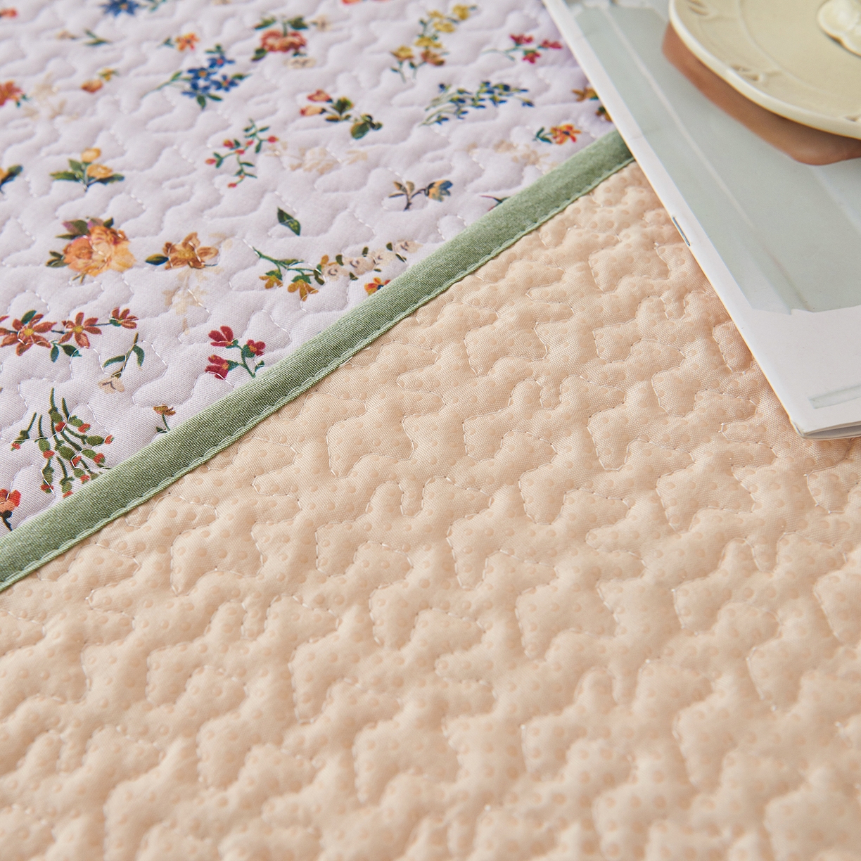 91家纺网 家纺一手货源 找家纺 拾小柒 2025年新款全棉双层纱防水隔脏姨妈垫护理垫隔尿垫 春色满园（透气款）