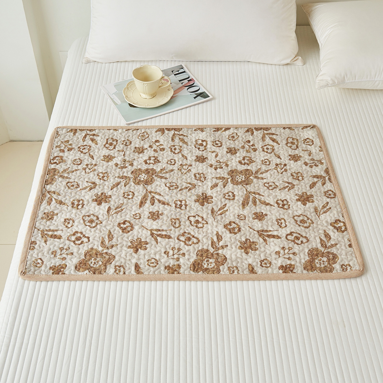 91家纺网 家纺一手货源 找家纺 拾小柒 2025年新款全棉双层纱防水隔脏姨妈垫护理垫隔尿垫 忘忧草咖（透气款）