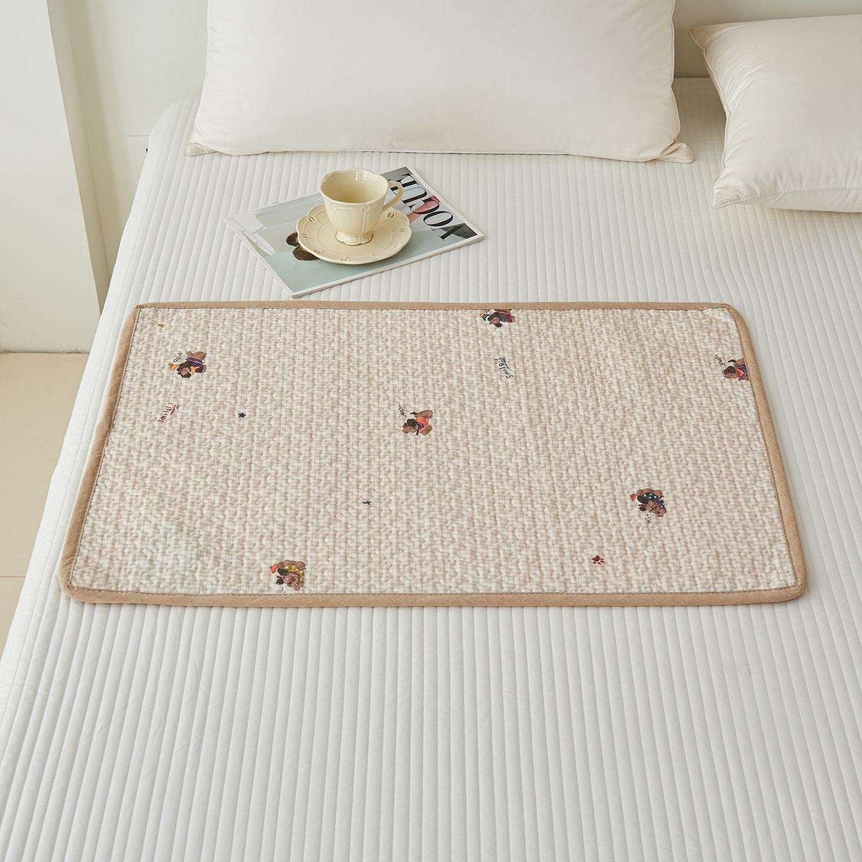 91家纺网 家纺一手货源 找家纺 拾小柒 2025年新款全棉双层纱防水隔脏姨妈垫护理垫隔尿垫 格子狗米（透气款）