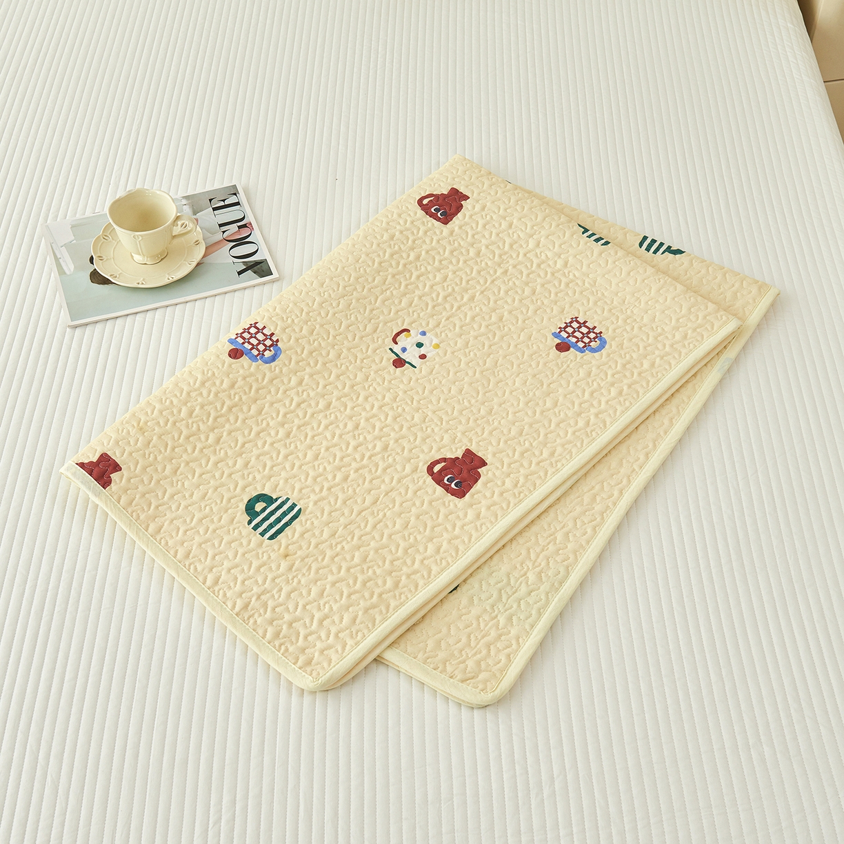 91家纺网 家纺一手货源 找家纺 拾小柒 2025年新款全棉双层纱防水隔脏姨妈垫护理垫隔尿垫 彩色杯黄（透气款）