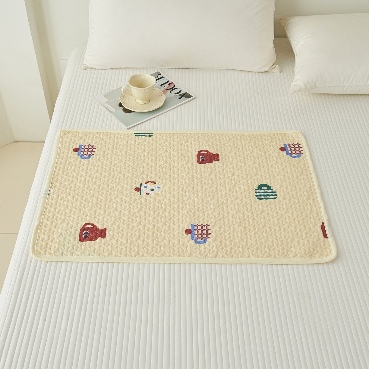 91家纺网 家纺一手货源 找家纺 拾小柒 2025年新款全棉双层纱防水隔脏姨妈垫护理垫隔尿垫 彩色杯黄（透气款）