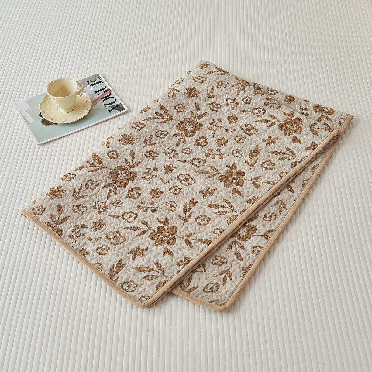 91家纺网 家纺一手货源 找家纺 拾小柒 2025年新款全棉双层纱防水隔脏姨妈垫护理垫隔尿垫 忘忧草咖（透气款）