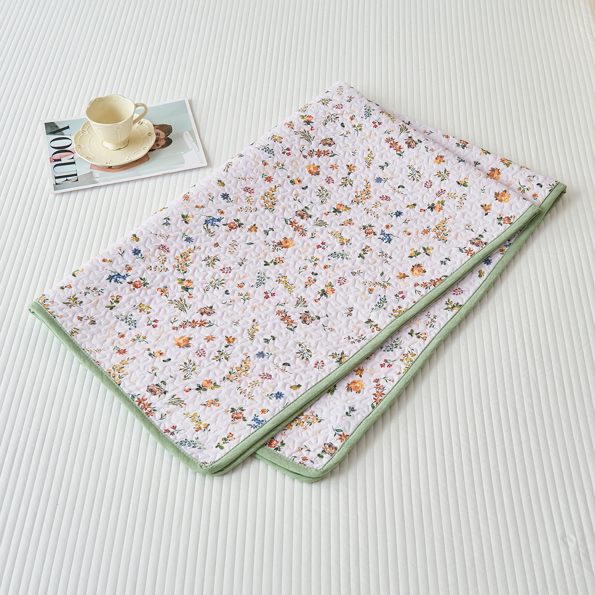 91家纺网 家纺一手货源 找家纺 拾小柒 2025年新款全棉双层纱防水隔脏姨妈垫护理垫隔尿垫 春色满园（透气款）