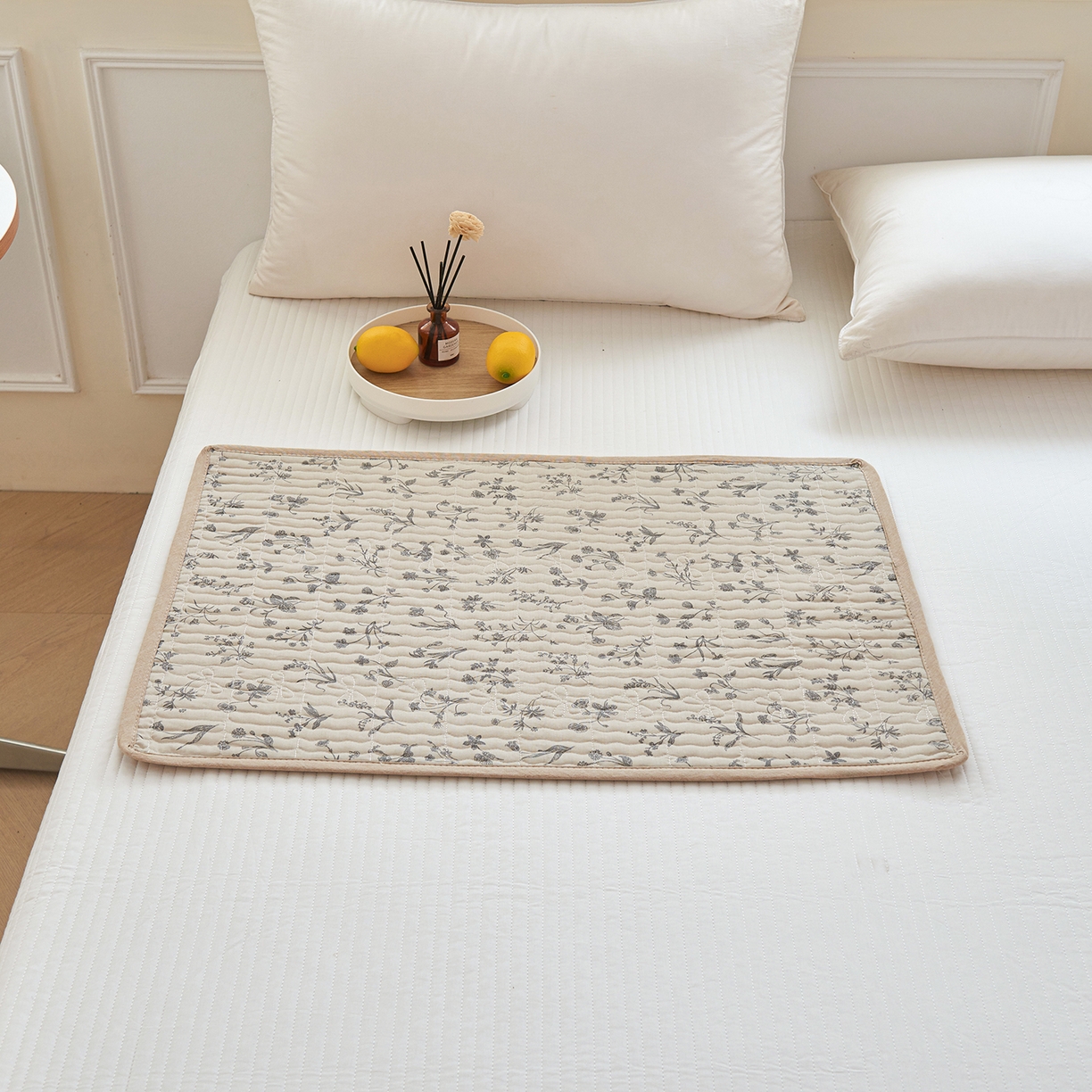 91家纺网 家纺一手货源 找家纺 拾小柒 2025年新款全棉双层纱防水隔脏姨妈垫护理垫隔尿垫 山野小咖（防水款）