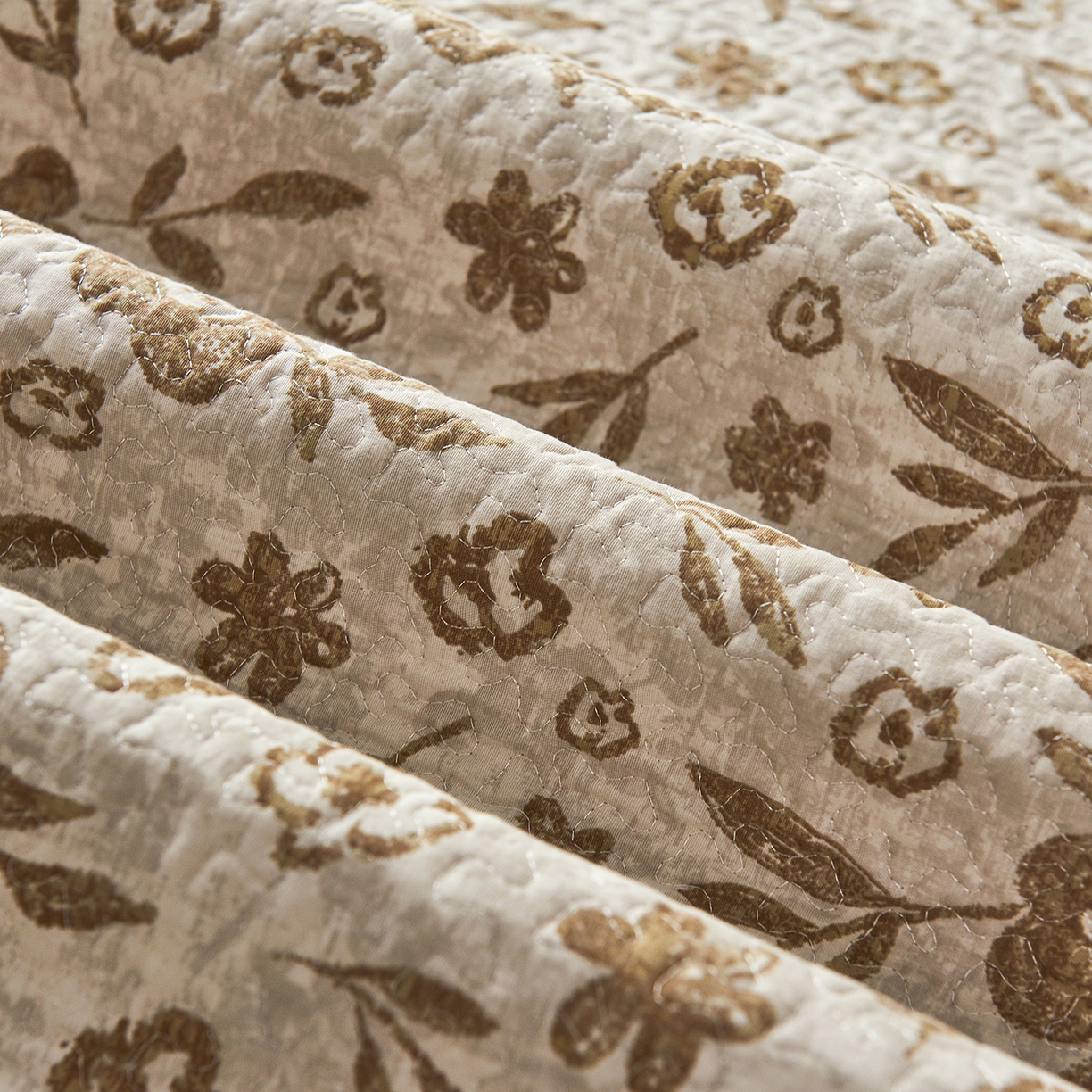 91家纺网 家纺一手货源 找家纺 拾小柒 2025年新款全棉双层纱防水隔脏姨妈垫护理垫隔尿垫 忘忧草咖（透气款）