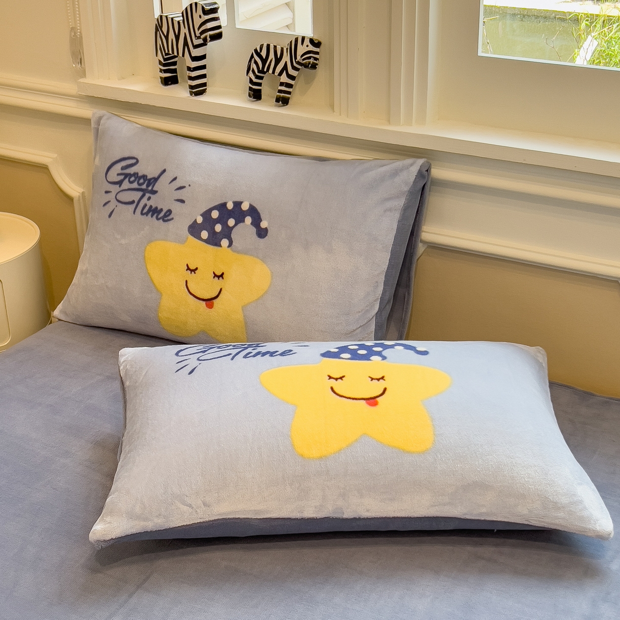 91家纺网 家纺一手货源 找家纺 丝羽坊 2025新款A类大版牛奶绒印花四件套 晚安宝贝