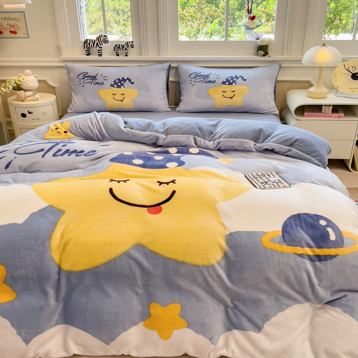 91家纺网 家纺一手货源 找家纺 丝羽坊 2025新款A类大版牛奶绒印花四件套 晚安宝贝