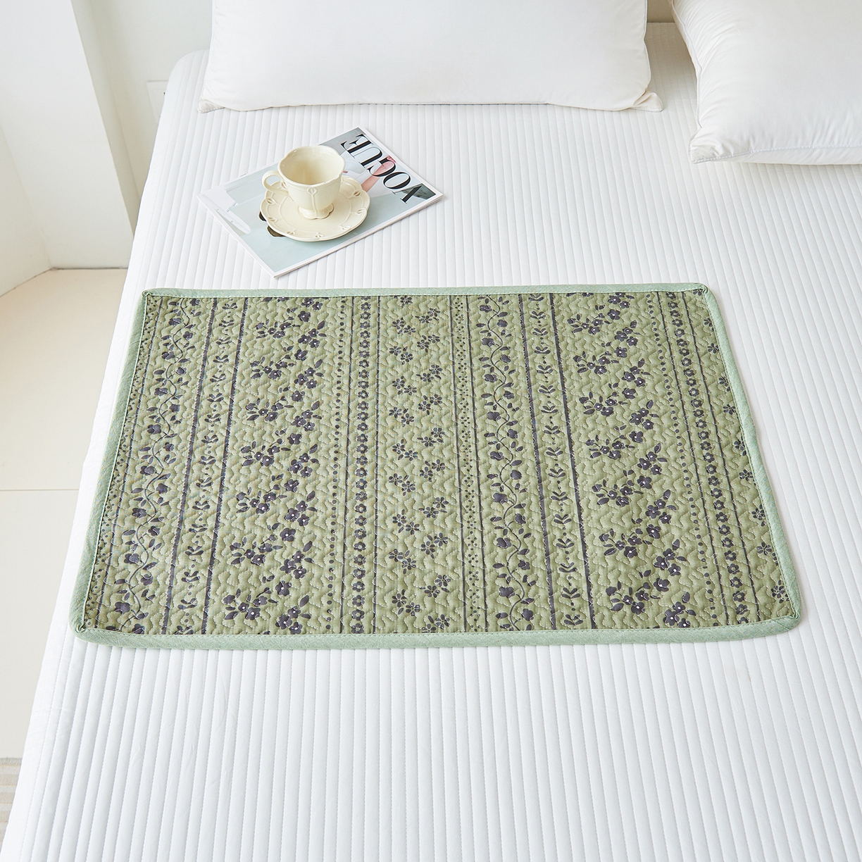 91家纺网 家纺一手货源 找家纺 拾小柒 2025年新款全棉双层纱防水隔脏姨妈垫护理垫隔尿垫 爱丽丝花园（透气款）