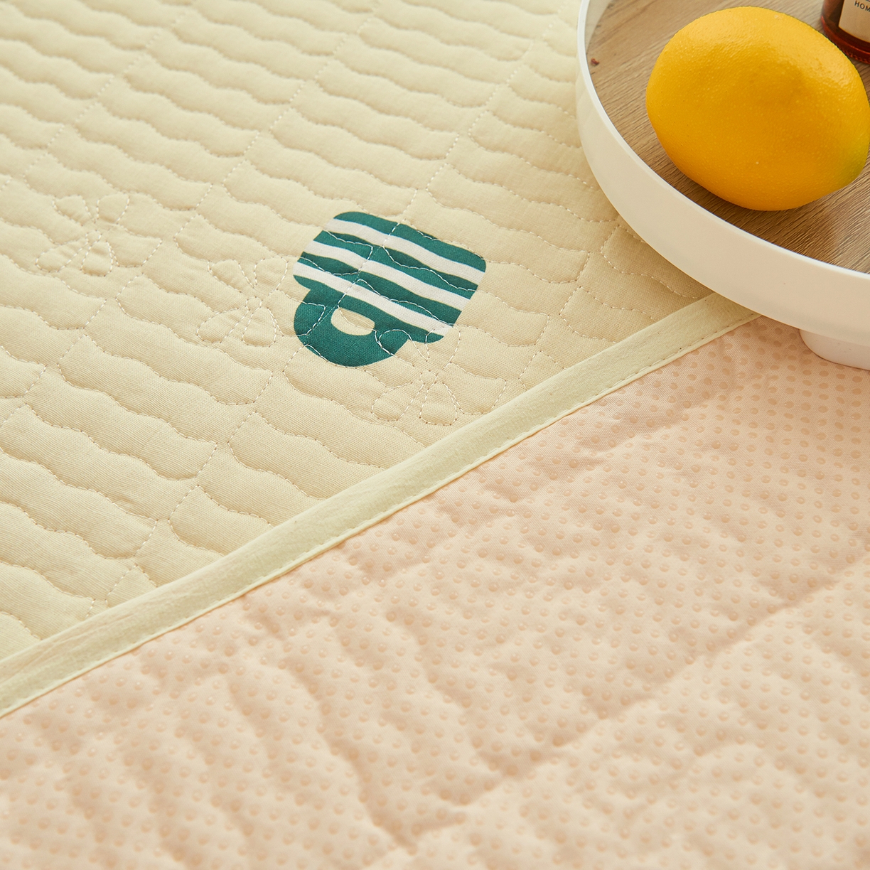 91家纺网 家纺一手货源 找家纺 拾小柒 2025年新款全棉双层纱防水隔脏姨妈垫护理垫隔尿垫 彩色杯黄（防水款）