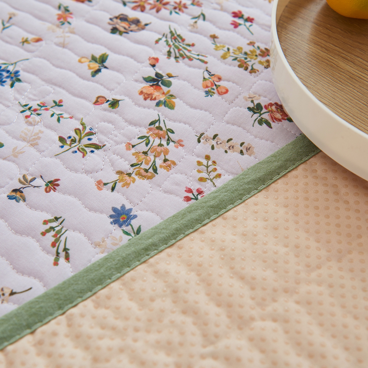 91家纺网 家纺一手货源 找家纺 拾小柒 2025年新款全棉双层纱防水隔脏姨妈垫护理垫隔尿垫 春色满园（防水款）