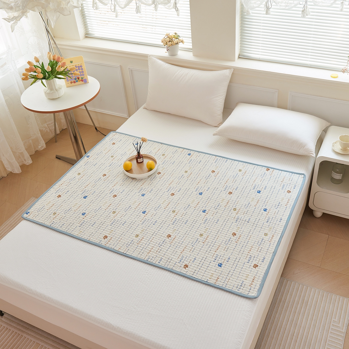 91家纺网 家纺一手货源 找家纺 拾小柒 2025年新款全棉双层纱防水隔脏姨妈垫护理垫隔尿垫 英文象蓝（防水款）