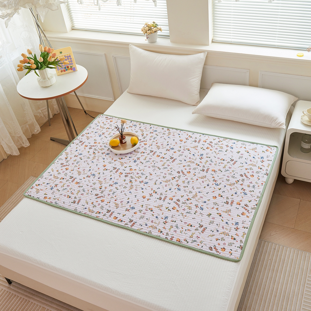 91家纺网 家纺一手货源 找家纺 拾小柒 2025年新款全棉双层纱防水隔脏姨妈垫护理垫隔尿垫 春色满园（防水款）