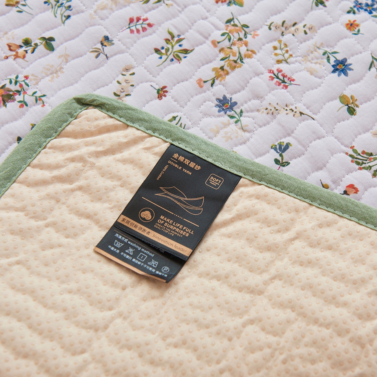 91家纺网 家纺一手货源 找家纺 拾小柒 2025年新款全棉双层纱防水隔脏姨妈垫护理垫隔尿垫 春色满园（防水款）