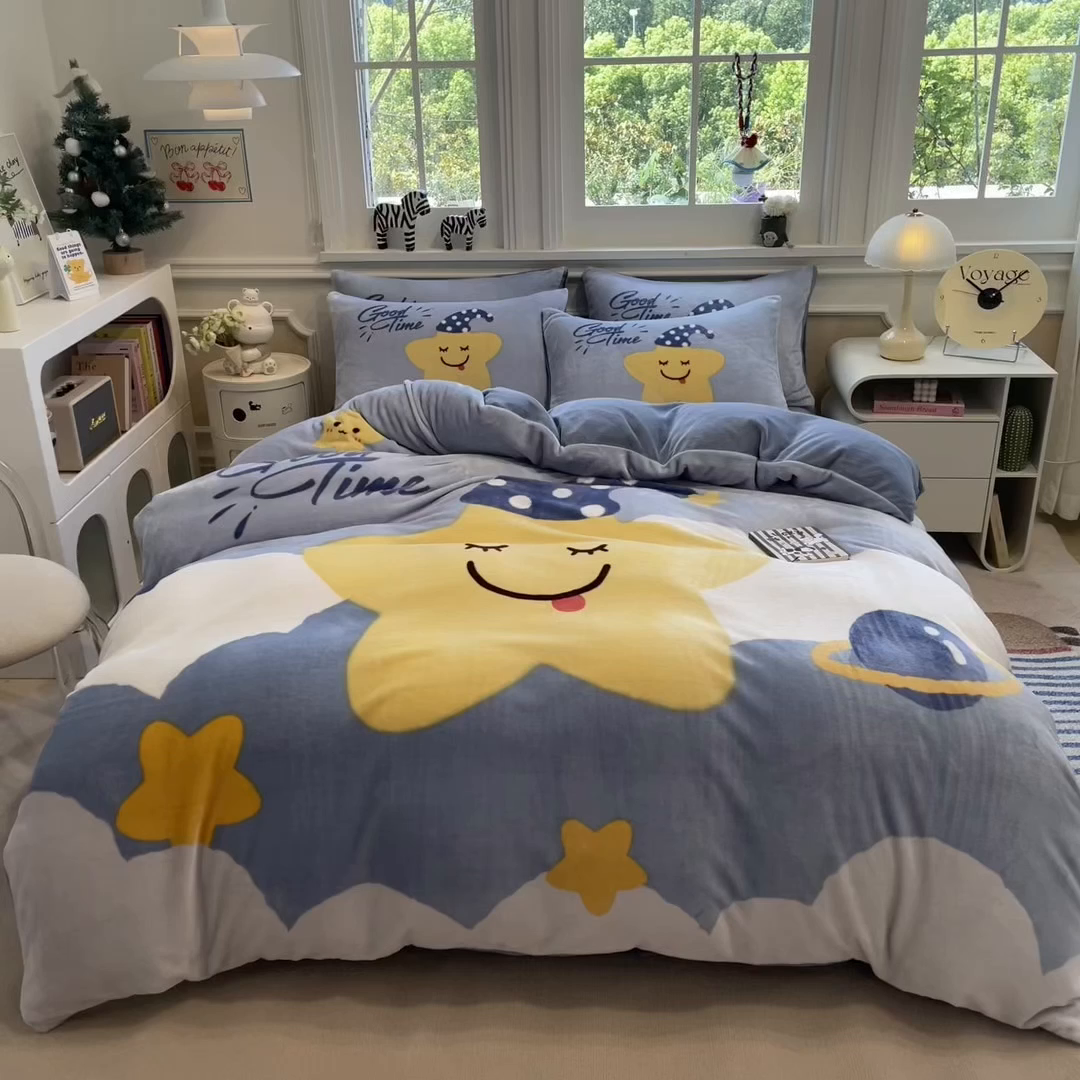 91家纺网 家纺一手货源 找家纺 丝羽坊 2025新款A类大版牛奶绒印花四件套 晚安宝贝