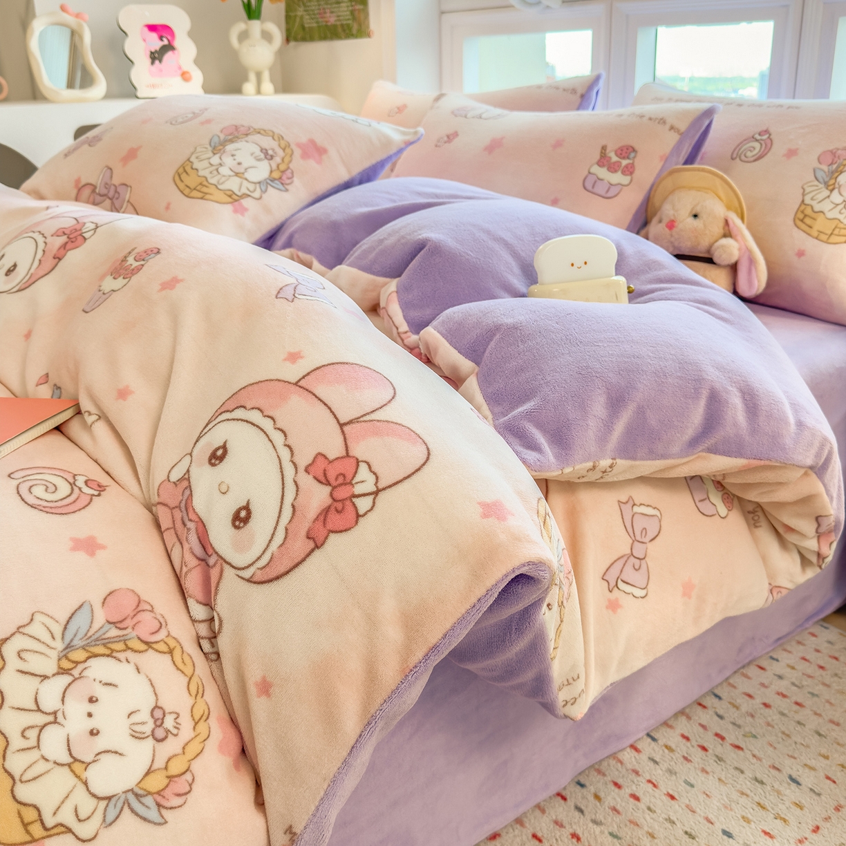 91家纺网 家纺一手货源 找家纺 （总）摩妮卡 摩妮卡 2025新款加厚款小清新牛奶绒印花四件套床单款床笠单被套