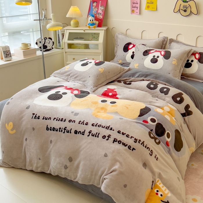 91家纺网 家纺一手货源 找家纺 丝羽坊 2025新款A类大版牛奶绒印花四件套 小伙伴