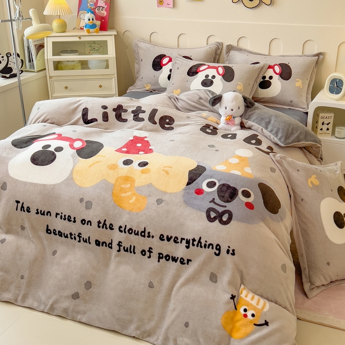 91家纺网 家纺一手货源 找家纺 丝羽坊 2025新款A类大版牛奶绒印花四件套 小伙伴