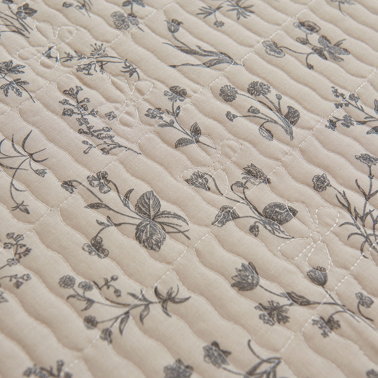 91家纺网 家纺一手货源 找家纺 拾小柒 2025年新款全棉双层纱防水隔脏姨妈垫护理垫隔尿垫 山野小咖（防水款）