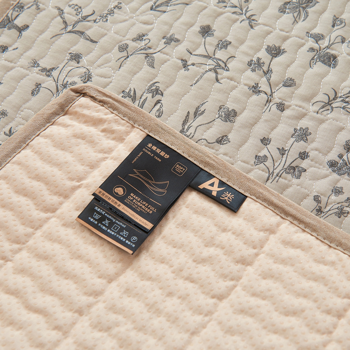 91家纺网 家纺一手货源 找家纺 拾小柒 2025年新款全棉双层纱防水隔脏姨妈垫护理垫隔尿垫 山野小咖（防水款）