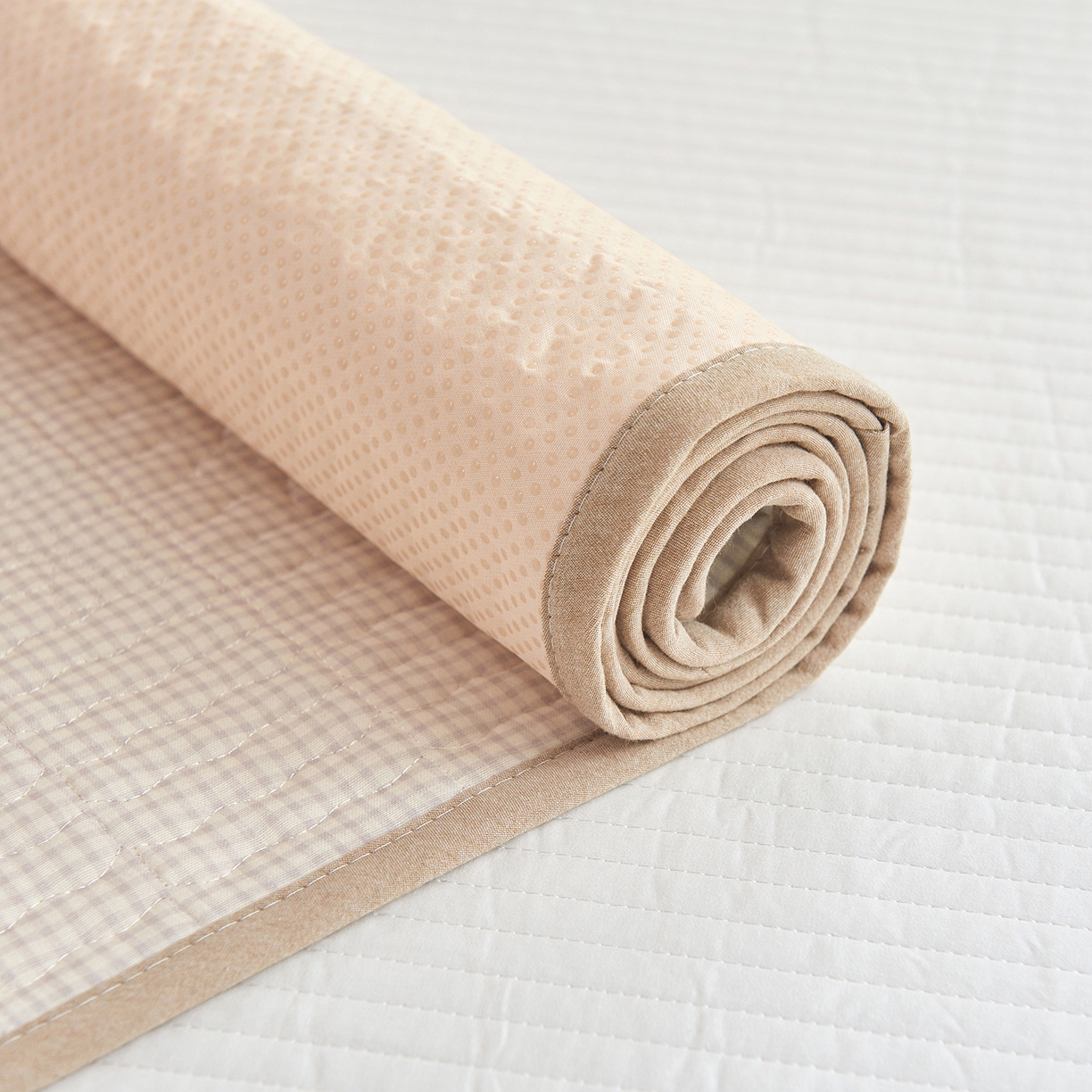 91家纺网 家纺一手货源 找家纺 拾小柒 2025年新款全棉双层纱防水隔脏姨妈垫护理垫隔尿垫 格子狗米（防水款）