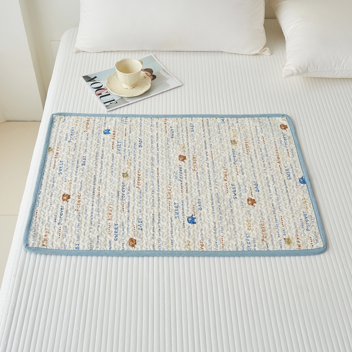 91家纺网 家纺一手货源 找家纺 拾小柒 2025年新款全棉双层纱防水隔脏姨妈垫护理垫隔尿垫 英文象蓝（透气款）