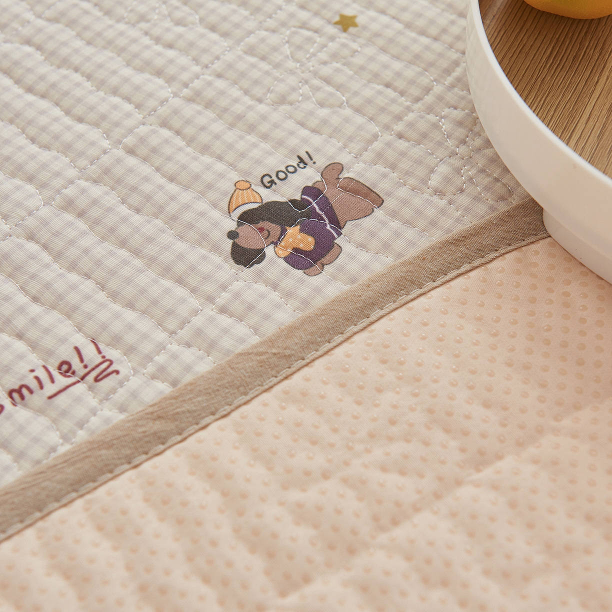 91家纺网 家纺一手货源 找家纺 拾小柒 2025年新款全棉双层纱防水隔脏姨妈垫护理垫隔尿垫 格子狗米（防水款）