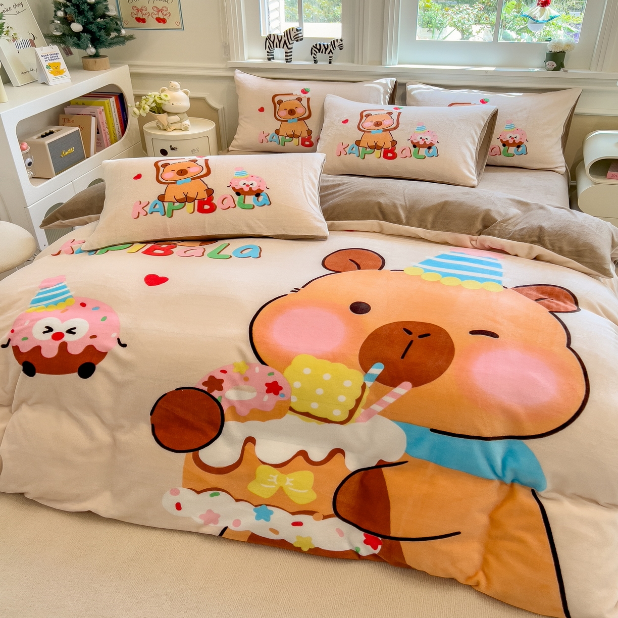 91家纺网 家纺一手货源 找家纺 丝羽坊 2025新款A类大版牛奶绒印花四件套 幸运巴拉