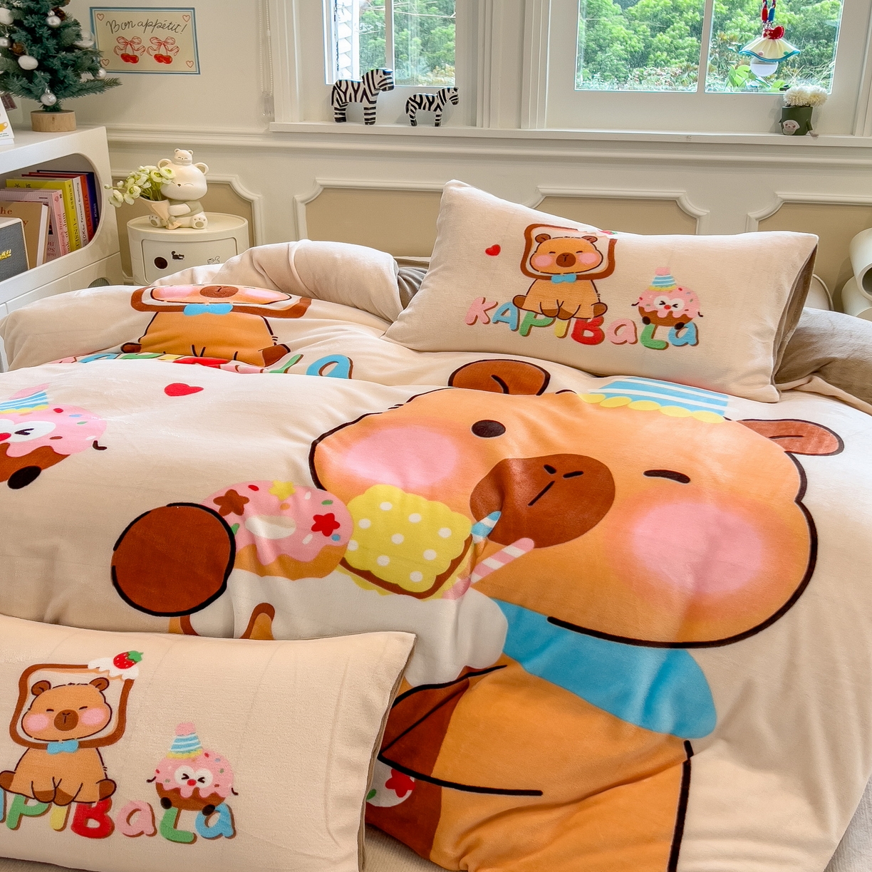 91家纺网 家纺一手货源 找家纺 丝羽坊 2025新款A类大版牛奶绒印花四件套 幸运巴拉