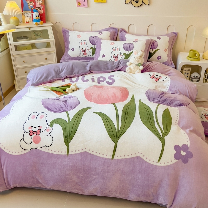 91家纺网 家纺一手货源 找家纺 丝羽坊 2025新款A类大版牛奶绒印花四件套 郁金小兔