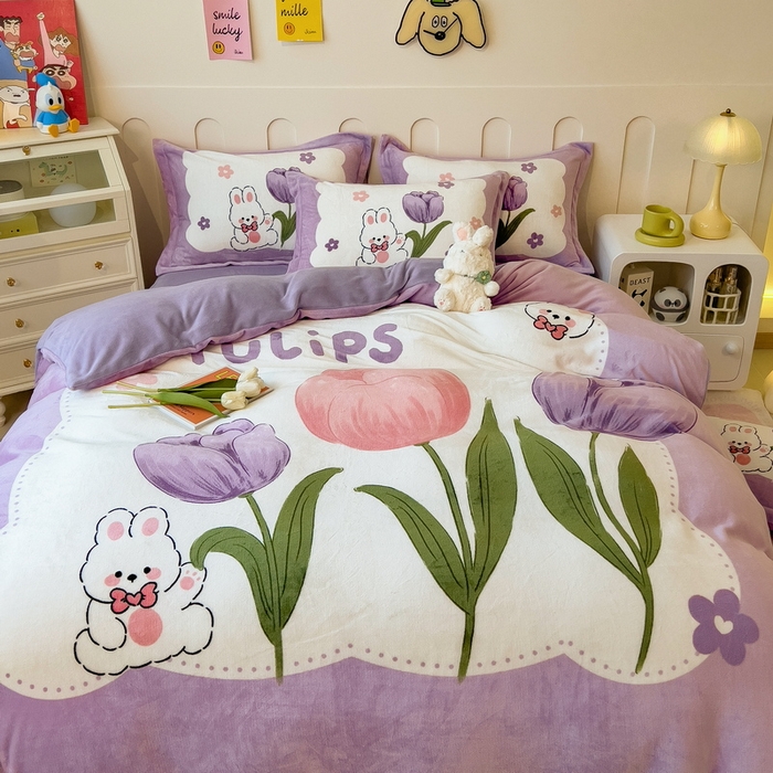 91家纺网 家纺一手货源 找家纺 丝羽坊 2025新款A类大版牛奶绒印花四件套 郁金小兔